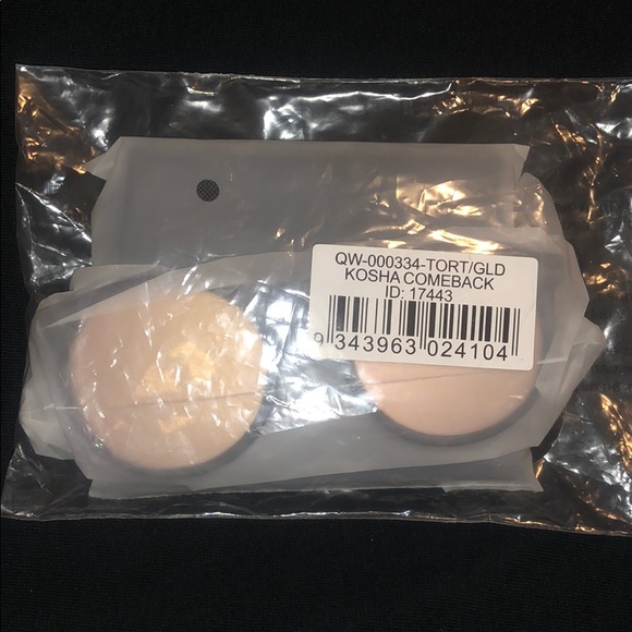 QUAY AUSTRALIA Kosha Comeback Sunglasses NWT - Picture 6 of 7